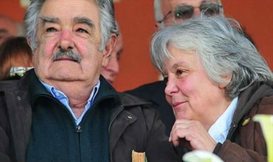 Mujica: “Quieren comerle el petróleo a la Argentina"