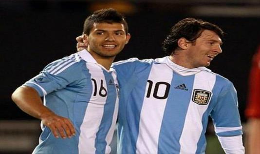 Messi y Agüero se enfrentan esta tarde por la Champions