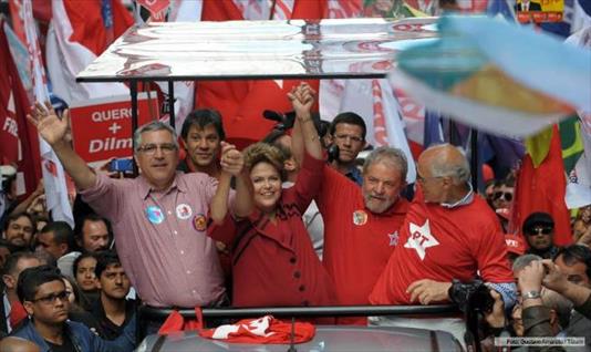 Brasil: Dilma y Lula en San Pablo para el cierre de campaña
